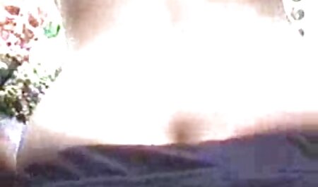 این دختر با شلوارک تصاویر سکسی دختران خارجی قرمز در مقابل یک وب کم ظاهر می شود