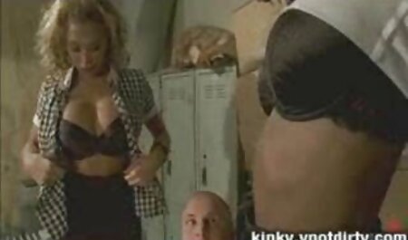 برج دوست داشتنی نمایش فیلم سوپر خارجی در MILF روغنی با جوراب مشکی