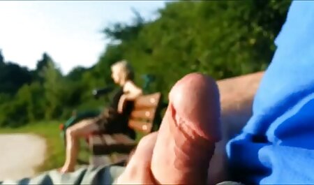 جوجه بلند پا الاغ شریک خروس ضخیم را می نمایش فیلم سوپر خارجی گیرد