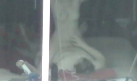 بلوند بالغ در لباسی که با دهان خود مشغول زندگی مشترک هم اتاقی جلوی عکس دختر خارجی سکسی یک وب کم در آشپزخانه است