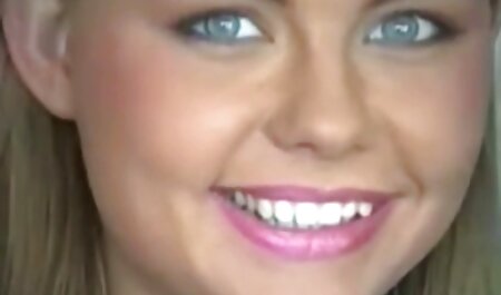 کوتی السا سکس کوس خارجی ژان عمیقاً دوستان خروس بزرگ را می خورد