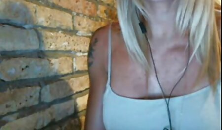 توریستی با عکس های پورن خارجی عضوی طولانی از سیب زمینی سرخ شده رومی در اتاق هتل