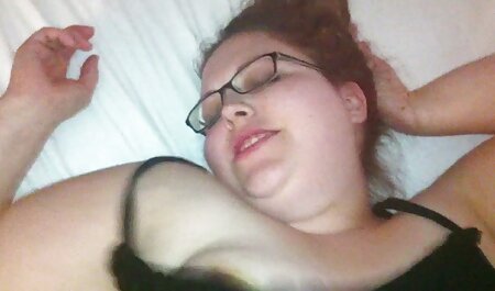 سبزه عکسهایسکس خارجی های جوان در خانه روی مبل رابطه جنسی لزبین دارند