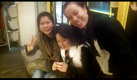 سبزه و عکسهایسکس خارجی بلوند به نوبت می نشینند که بر روی چهره مردی با لاله ها نشسته اند