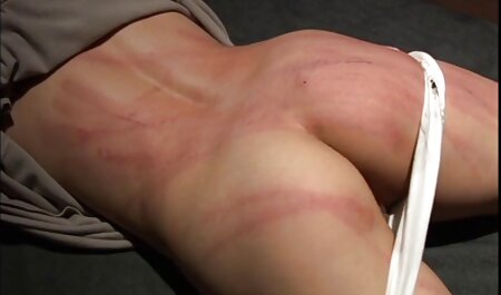 یک سبزه شلوغ خود را در استخر در آغوش عکسهای سوپر خارجی گرفت