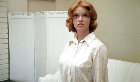 نان تست عاشقانه به قسمت خال کوبی جلویی با مشاعره بزرگ سکس کوس خارجی