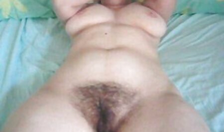 عیار سرخ یک خروس را مکیده و با سینه های خود استمناء می عکس دختر سکس خارجی کند