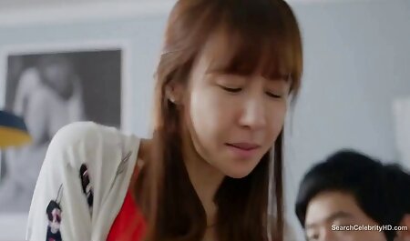 بلوند جوان آلت تناسلی ماهواره ای فیلم سک ۳۰ خارجی را با دهان و گزینه های مقعد زیر آن بلند می کند