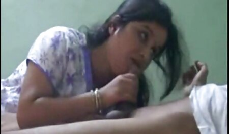 انتخابی از مادرم در حالی که در مقابل وب کم نفوذ فیلم س ک 30 خارجی کرد ، نفوذ کرد