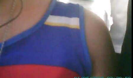 یک لزبین بدن عکس شهوتی خارجی دوست خود را در شیر ریخته و مایع سفید را لیز می کند