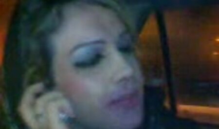 لباس شنا آسیایی در اتاق مناسب انتخاب می کند مشاهده فیلم سوپر خارجی