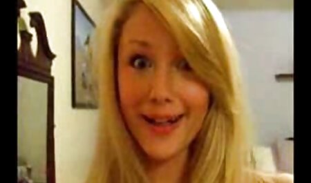 یک دختر جوان قهوه ای از دستگاه عکس های پورن خارجی سکس سونا لذت می برد