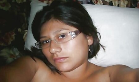 بالغ در جوراب ساق بلند با سوراخ عکس دختر سکس خارجی نوک سینه و رابطه جنسی واژن روی مبل