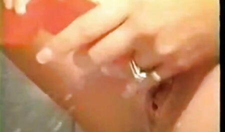 شوهر دانلود فیلم سکسی خارجی اپارات همسر خود را در رابطه جنسی مقعد بر روی یک تخت بزرگ قرار می دهد