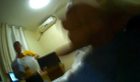 عوضی بلوند در جوراب ساق بلند ، عکس سکی خارجی مرد سیاه را خوشحال می کند