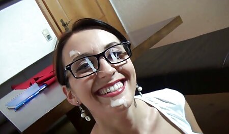 هالو آنالیز زیبایی عکس سکسی کوس خارجی Swarthy را با لباس زیر سفید روی تخت فریب داد