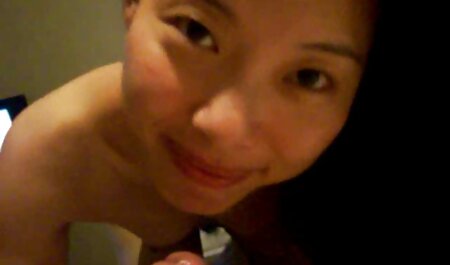 بانوی ورزشکار دسته دست زنسکس خارجی و پا زدن را وارد زمین تنیس می کند