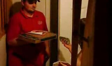 آسیایی باریک یک خروس مودار را که با او در گربه بیدمشک لعنتی دانلود فیلم خارجی سک است لمس می کند