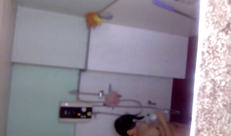 جوجه جوان نوازش موهای خود را با انگشتان پس از نمایش نوازش می دهد دانلود فیلم سکسی داستانی خارجی