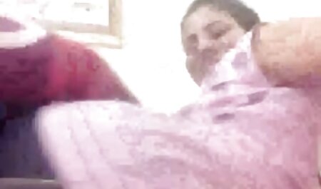 این دانلود رایگان فیلم سوپر خارجی ورزشکار دارای بدنی سبز است که خاصیت ارتجاعی و رشته های آن را بر روی دیوار نشان می دهد