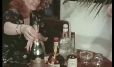 بانوی داستان با لباس زنبور عسل توسط شریک زندگی خود در رختخواب لعنتی فیلم خارجی سکسی اینستاگرام می شود