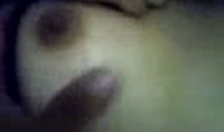 زوج جوانی که روی سکسی ترین عکسهای خارجی میز آشپزخانه سکس واژن دارند