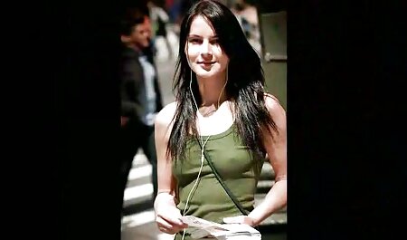 زیبایی به سرعت لباس می عکس و فیلم سوپر خارجی گیرد و توپ های مرد را پاک می کند