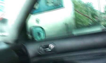 نینا ایل گروهی از مردان را در عکسیسکسی خارجی حال بازیگری قرار می دهد