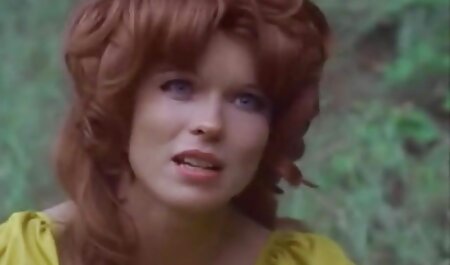 دو پسر خانمهای وابسته به عشق شهوانی را روی مبل فریب می دهند فیلم س ک 30 خارجی و خودارضایی می کنند