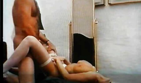 کلاس بلغاری لورا یک عکس سکسیخارجی تاتو مقعد را در حمام می دهد