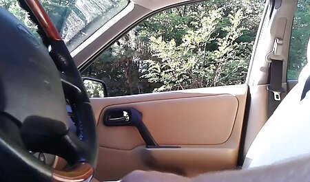 دو دختر کوچک فیلم سک۳۰ خارجی از یک مربی در ورزشگاه لذت می برند