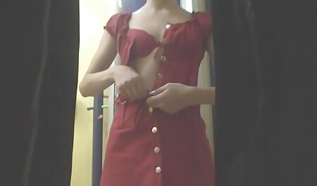 دختر روسی در تخت مقعد در جوراب های عکس سسکی خارجی سفید لعنتی می شود