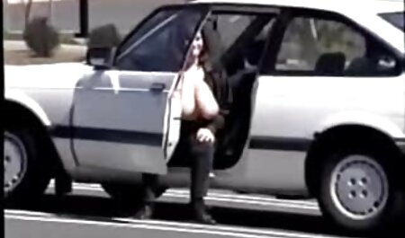 دختری با لباس پلیس با دانلود فیلم سکسی داستانی خارجی تجربه یک عضو ماشین ماشینی را سوار می کند