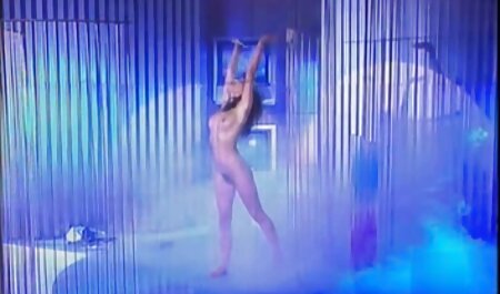 پاپا شورت عکس سکی خارجی صورتی خود را برداشته و با یک اسباب بازی لاستیکی در حمام شروع به استمناء بیدمشک می کند