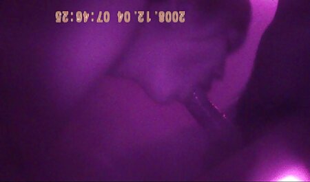 ماهیگیر جوان که در یک کلاه فیلم س ک 30 خارجی چرمی جلوی روسی را درپوش چرمی چنگ زده است