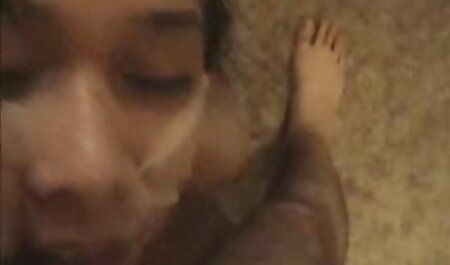 اشتهای مالتو در شلوارهای قرمز نوعی عکس سکسی دختران خارجی هل دادن ماچو در کنار استخر است