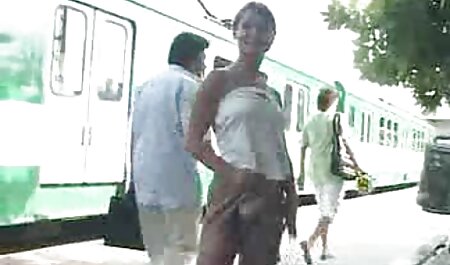 مرد سیاه دوست دختر را با سکسی ترین عکسهای خارجی یک گل بر روی سر خود می کشد