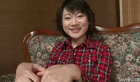 جوجه لاغر استریپتاز را مقابل دوربین رقصیده و خودش را در آغوش می گیرد عکسهای سوپر خارجی