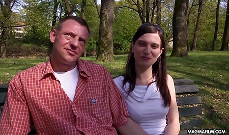 یکی از دوستان پس از cunnilingus بشکه ای را در الاغ بلوند قرار فیلم سک۳۰ خارجی داد