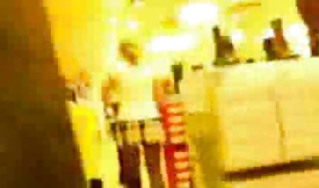 یک مرد چاق جلوی دوربین ، زنی را با فیلم سکسی خارجی 2018 نوک پستان های چسبیده به عضو هل می دهد