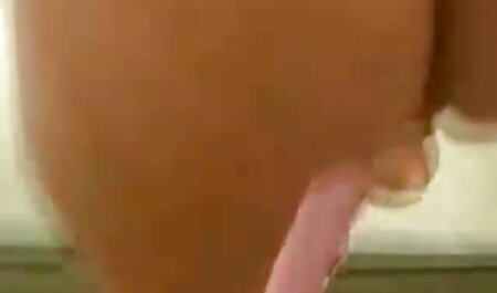 مرغ در شورت صورتی عکسیسکسی خارجی خروس پسر را قبل از زبان لگد می زند