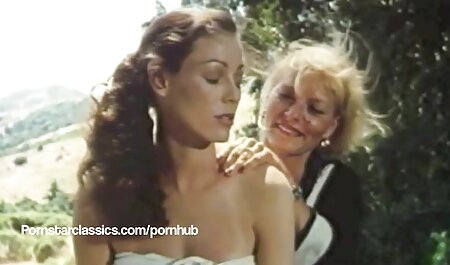 سبزه curvy در سونا با مشاعره گالری عکس سکسی خارجی بزرگ بازی می کند