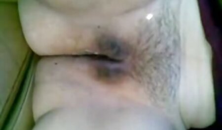 دو دوست دختر به نوبه خود کلاه را در یکی از اعضای یک فیلم سوپرخارجی دانلود مرد جذاب می گیرند