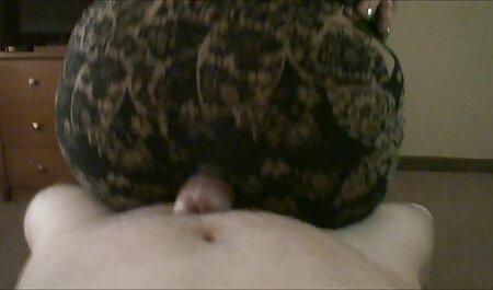 جنیس گریفیتس با ناف خود سوراخ واژن خود را در کف لمینت فیلم سک ۳۰ خارجی سوراخ کرد