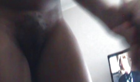 یک مادر سکسی یک دختر شفاهی به دختر عکس شهوانی خارجی جوان می دهد