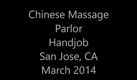 هاهال یک دختر مودار دارد که دکمه شکم را بر روی مبل عکس شهوانی خارجی سوراخ کرده است