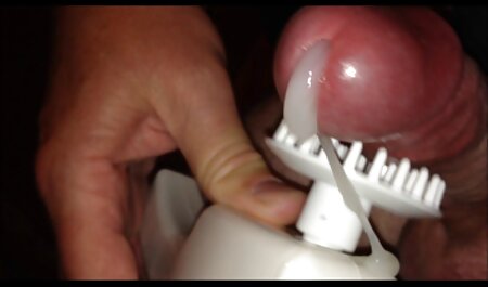 لیندا لكلر پیچ و مهره وصل شده را در گلو فرو می برد و در ماشین او را به کلیپ سک۳۰ خارجی بیدمشک می دهد