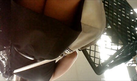 نوجوان سکسی در حالی که سایت عکس سکسی خارجی روی یک دستگاه سکس نشسته استمناء می کند و cums می کند