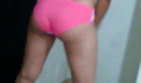 زن در اتاق هتل با شلوار دانلود عکس سکسی خارجی قرمز گربه می شود