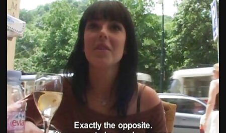 پیراپزشکی الا نوا یک عکس سک خارجی مرد سیاه پوست را در اتاق نشیمن خود گرفت